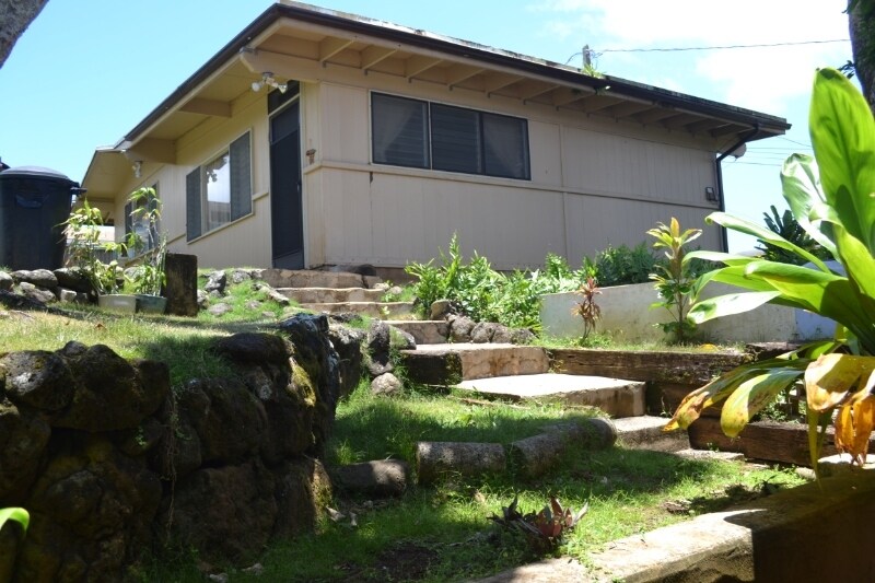 47-381 Ahuimanu Rd in Kaneohe, HI - Building Photo