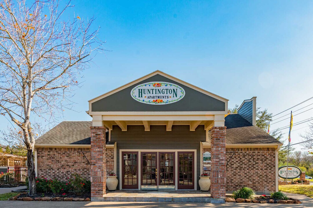 Huntington Apartments in College Station, TX - Foto de edificio