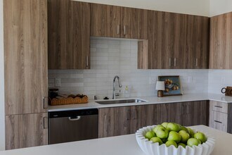 The Scoot Grandeur Apartments in Cudahy, WI - Foto de edificio - Building Photo