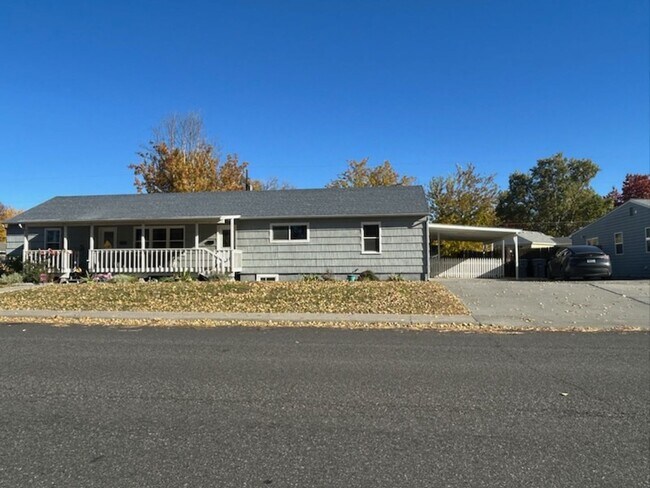 224-226 Goethals Dr in Richland, WA - Foto de edificio - Building Photo