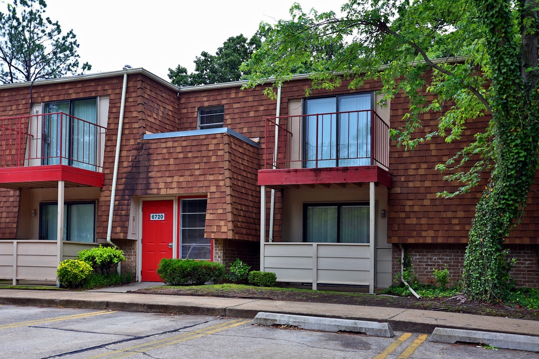 Walnut Gardens in Oklahoma City, OK - Building Photo