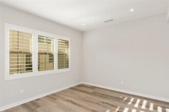 90 Outwest in Irvine, CA - Building Photo - Building Photo