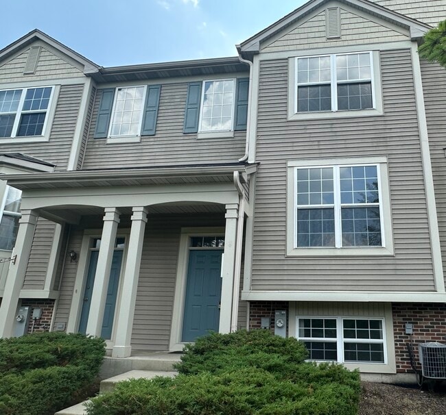 31782 Pine View Blvd in Lakemoor, IL - Building Photo - Building Photo