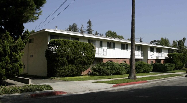 Monterey Gardens Apartments in Alhambra, CA - Foto de edificio - Building Photo