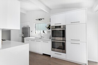 15355 Stonewood Ter in Sherman Oaks, CA - Building Photo - Building Photo