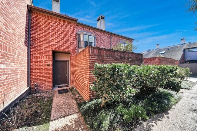 7447 Cambridge St, Unit 106 in Houston, TX - Building Photo - Building Photo