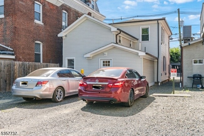 54 W Somerset St in Raritan, NJ - Building Photo - Building Photo