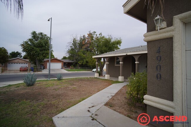 4900 Magic Ave in Bakersfield, CA - Building Photo - Building Photo