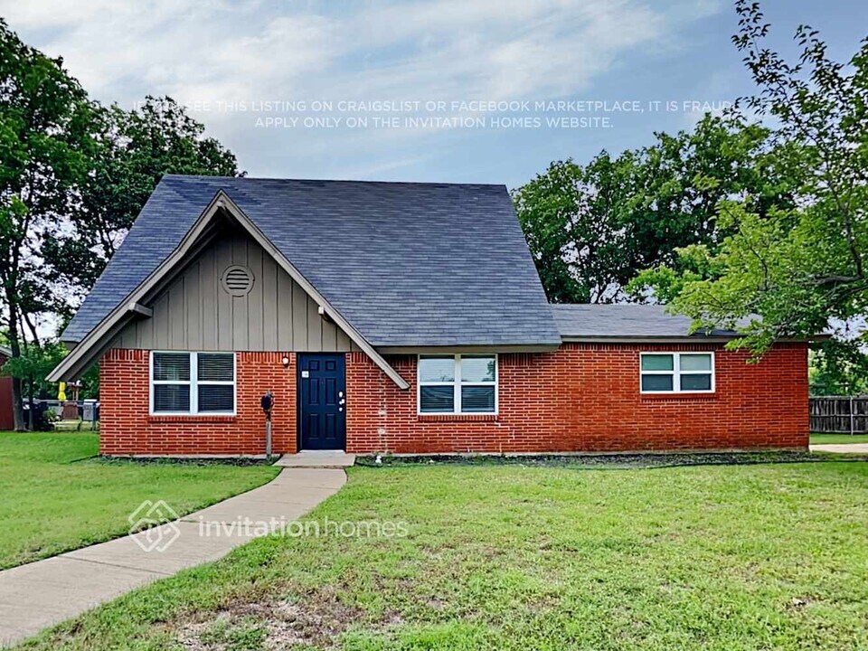 371 Opal Ct in Saginaw, TX - Building Photo