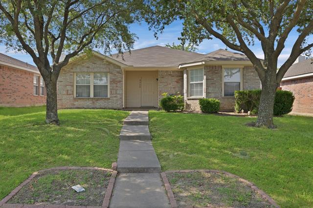 2460 Mallory Ln in Lancaster, TX - Building Photo