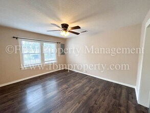 212 W Marshall St in Palmer, TX - Building Photo - Building Photo