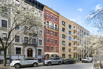 236 W 24th St in New York, NY - Building Photo - Primary Photo