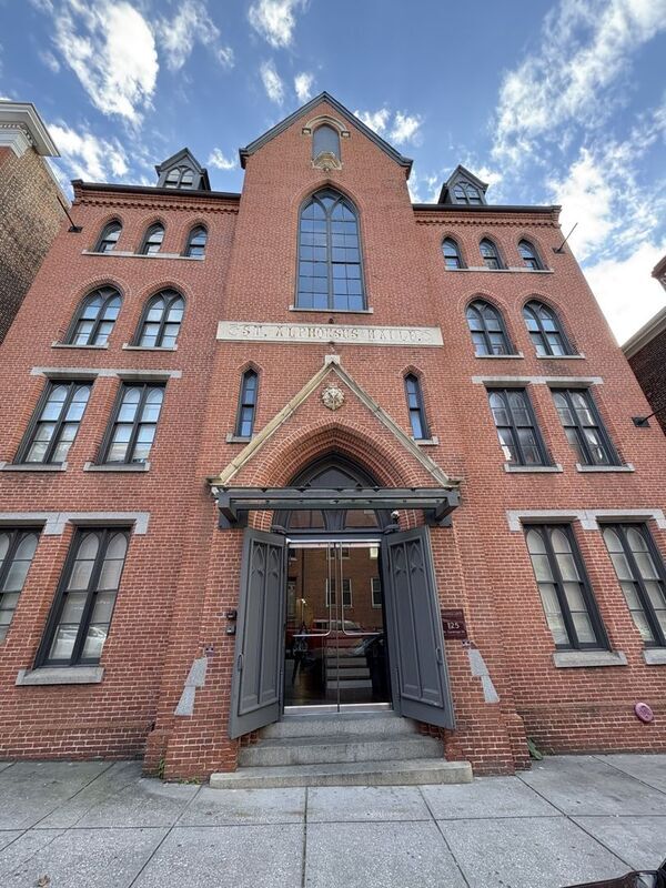 property at 125 W Saratoga St