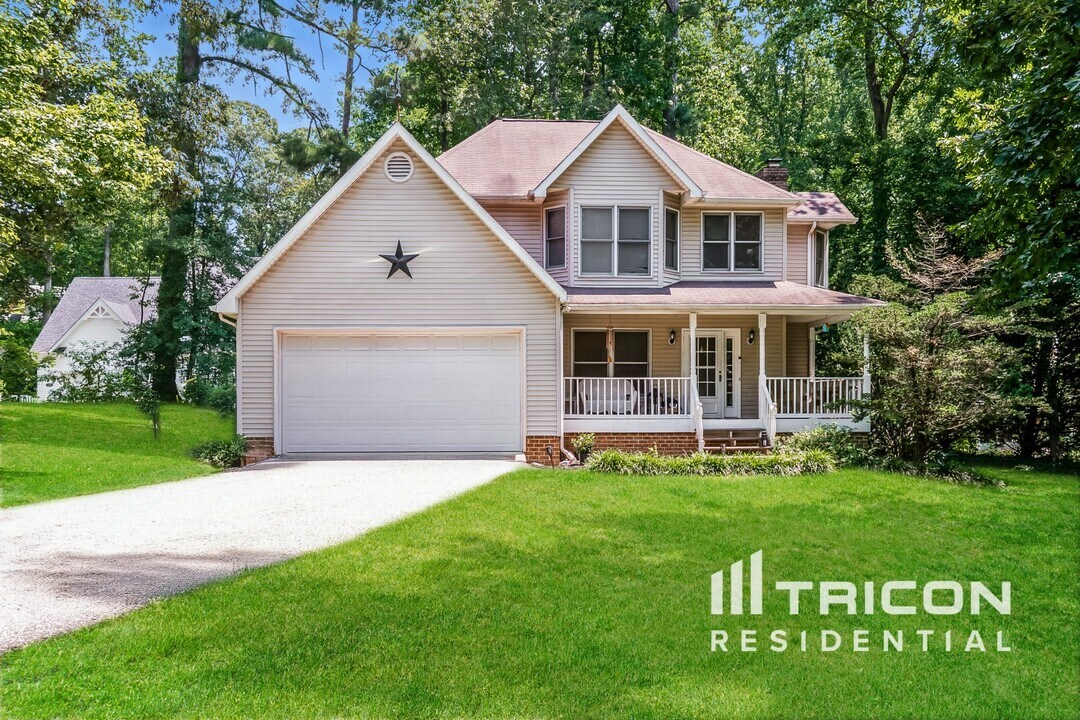 1301 Eucalyptus Cir in Saint Leonard, MD - Building Photo