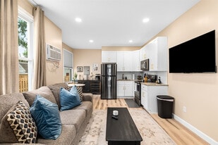 295 Euclid St in Mount Clemens, MI - Building Photo