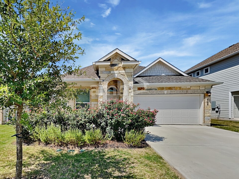 409 Pebble Beach Run in New Braunfels, TX - Building Photo