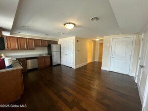 275 River St in Troy, NY - Building Photo - Building Photo