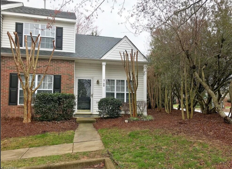 3700 Winborne Ln in Greensboro, NC - Building Photo