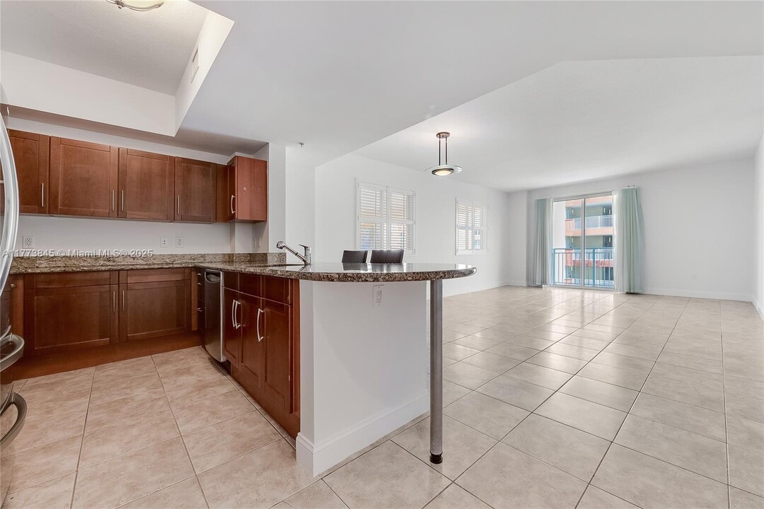 7270 SW 89th St in Miami, FL - Building Photo