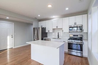 6647 S St Lawrence Ave in Chicago, IL - Building Photo - Building Photo