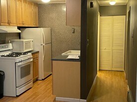 974 Crabapple Dr, Unit 306 in Prospect Heights, IL - Building Photo