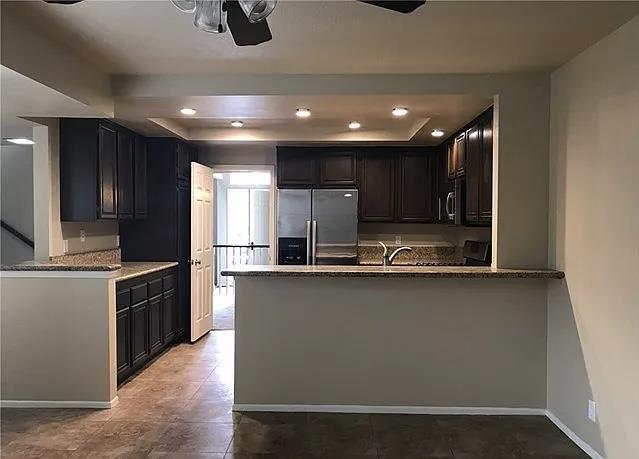 42 Oxford in Irvine, CA - Building Photo - Building Photo