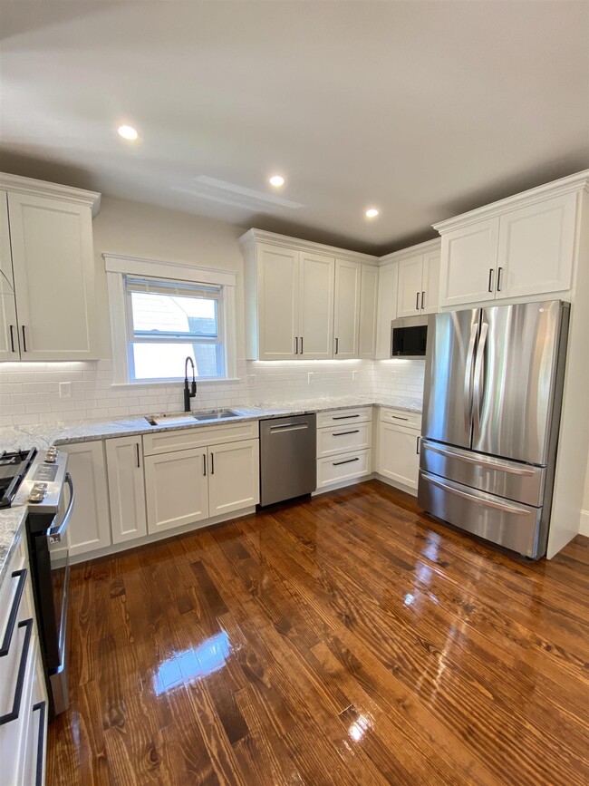 122 Winsor Ave, Unit 2 in Watertown, MA - Building Photo - Building Photo