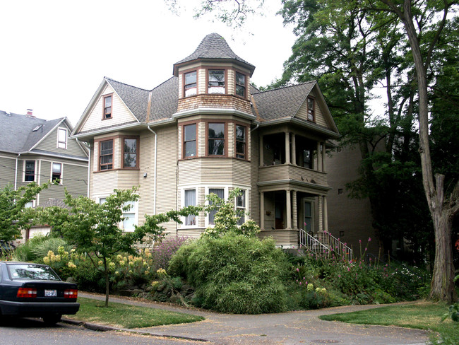 932 16th Ave in Seattle, WA - Foto de edificio - Building Photo