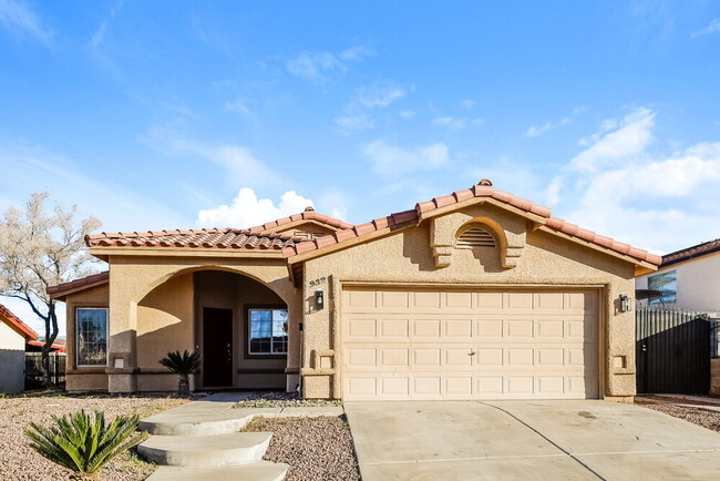 property at 932 Clubview Dr