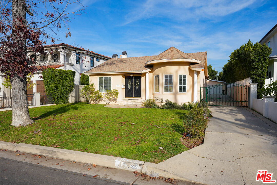 4932 Petit Ave in Los Angeles, CA - Building Photo