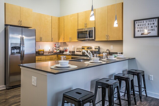 Highland Row in Memphis, TN - Building Photo - Interior Photo