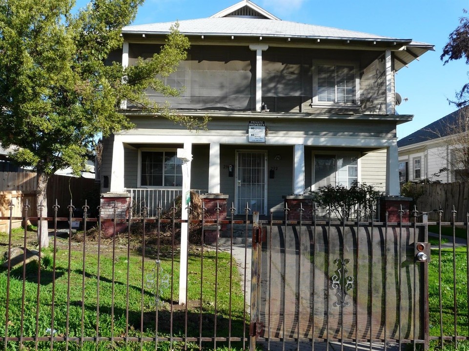 230 N San Pablo Ave in Fresno, CA - Building Photo