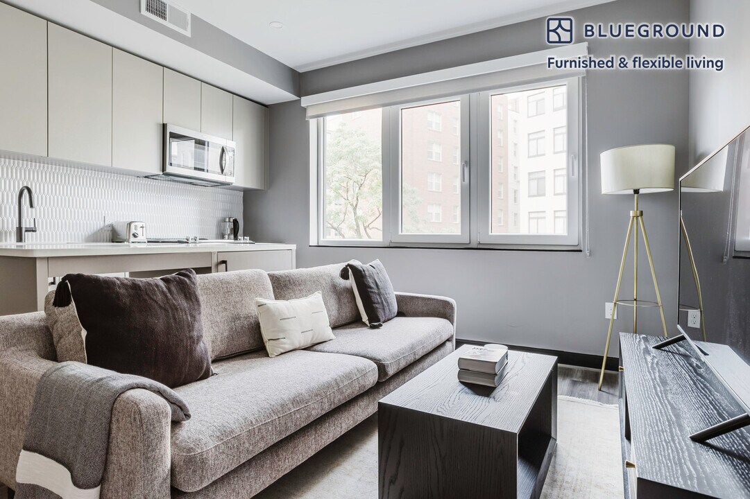 1313 L St NW in Washington, DC - Building Photo