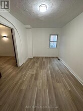 886 College St in Toronto, ON - Building Photo - Building Photo