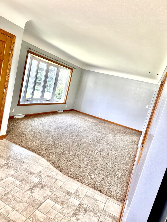 1524 Hillside Dr NW in Cedar Rapids, IA - Building Photo - Building Photo