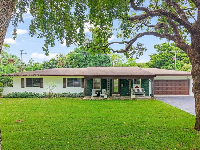 561 Gardenia Ln in Plantation, FL - Foto de edificio - Building Photo