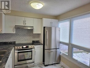 6767 Thorold Stone Rd in Niagara Falls, ON - Building Photo - Building Photo