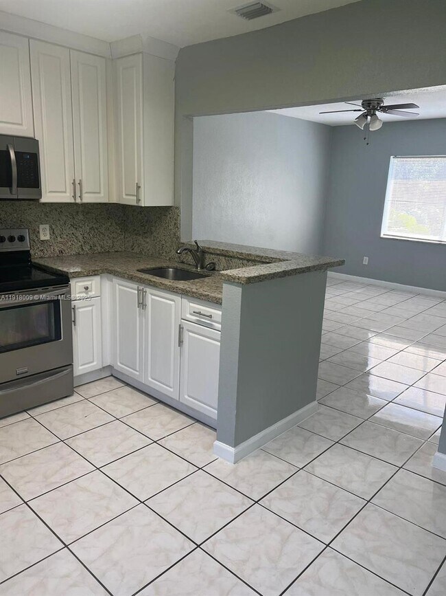 3753 SW 26th Terrace in Miami, FL - Building Photo - Building Photo