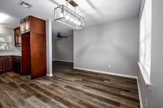 207 Del Monte Ln in Highlands, TX - Building Photo - Building Photo