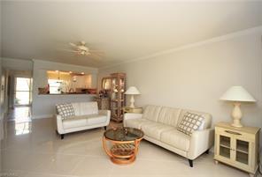 337 Robin Hood Cir-Unit -104 in Naples, FL - Building Photo - Building Photo