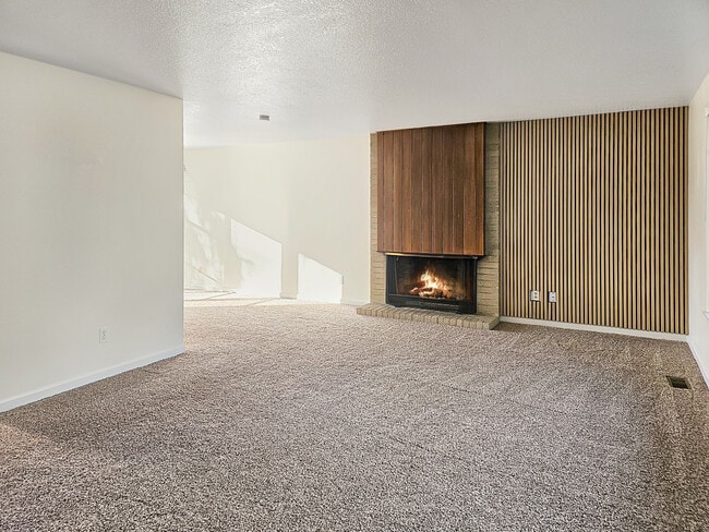 9032 SW Monterey Pl in Portland, OR - Building Photo - Building Photo