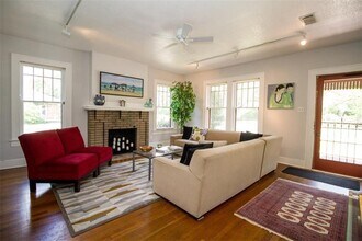 1115 W 22 1/2 St in Austin, TX - Building Photo - Building Photo