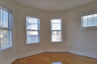 40 Calvin St, Unit 03 in Somerville, MA - Building Photo - Building Photo