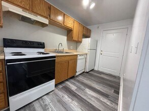 517 W Maple Ave in Independence, MO - Building Photo - Building Photo