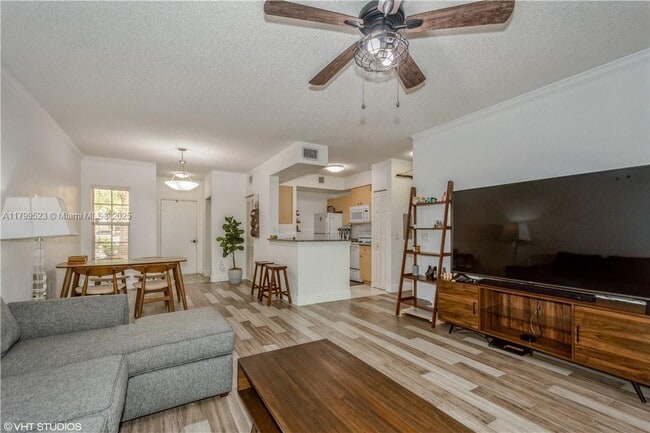 2439 Centergate Dr in Miramar, FL - Building Photo - Building Photo