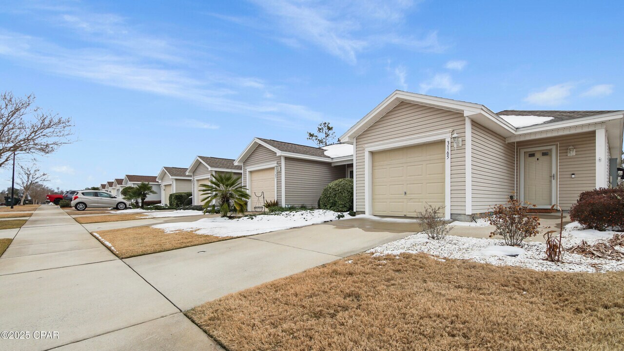 3165 Meadow St in Lynn Haven, FL - Building Photo