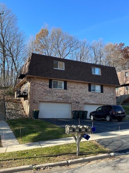 516 Marshall Ct, Unit 104 in West Bend, WI - Building Photo