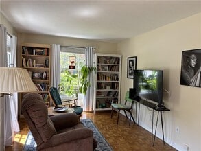 3105 Colonial Way in Atlanta, GA - Building Photo - Building Photo