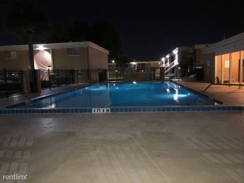 1000 Lake of the Woods Blvd in Fern Park, FL - Building Photo