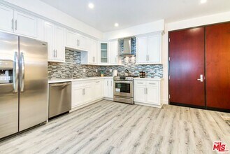 1237 S Holt Ave in Los Angeles, CA - Foto de edificio - Building Photo